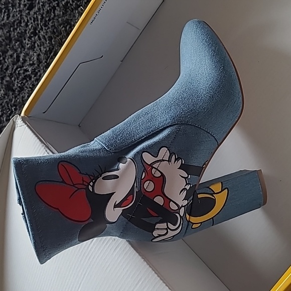Mickey Mouse aldo boots - Picture 3 of 4